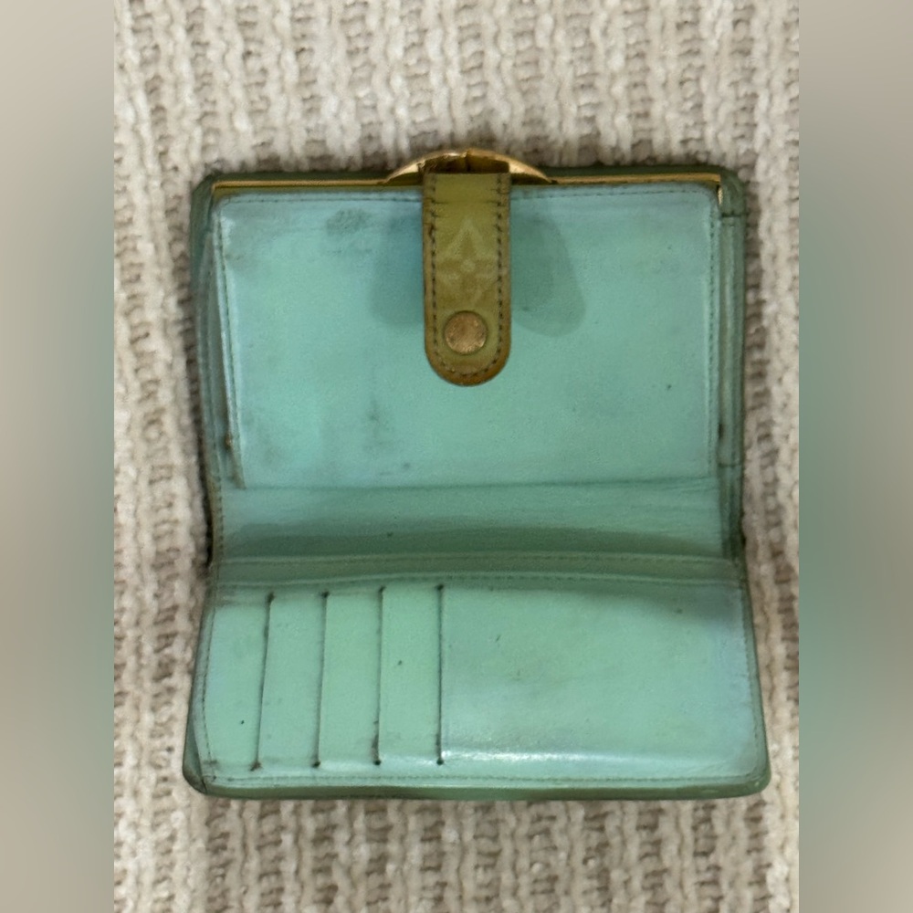 Authentic Louis Vuitton Vernis Wallet - Picture 4 of 10